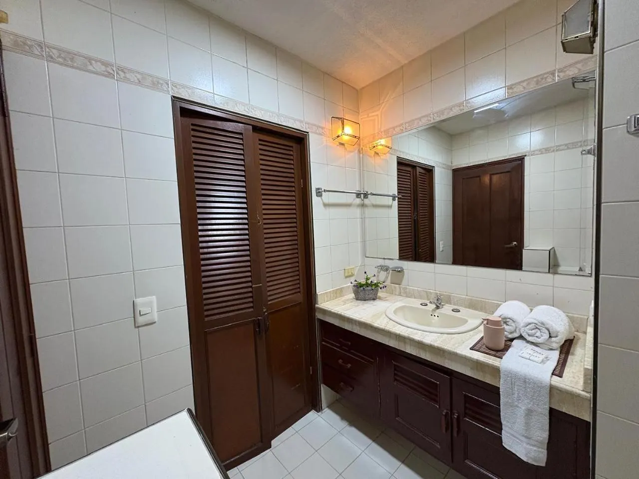 Casa Jardin Del Lago Кали